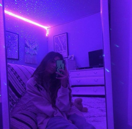 Фотосессия в неоновой селфи