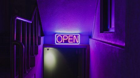 Фиолетовый неон