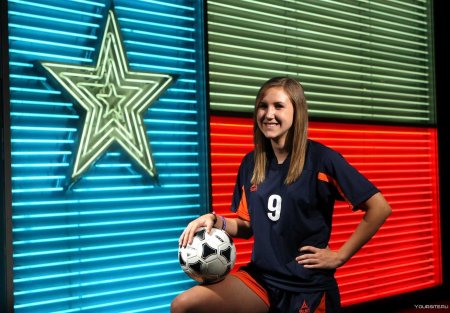 Красивые девушки футболистки