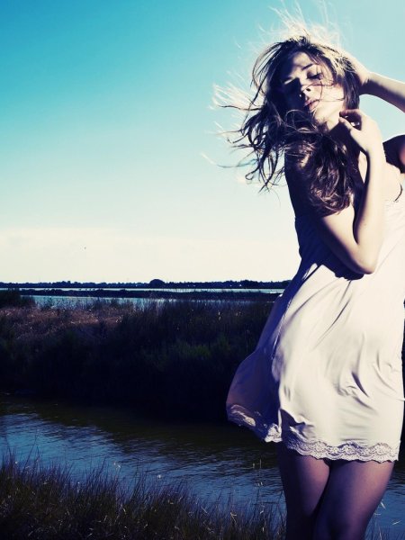 Девушка на фон