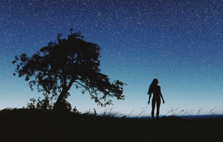 Девушка на фоне звездного неба