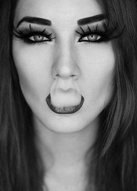 Губы девушек