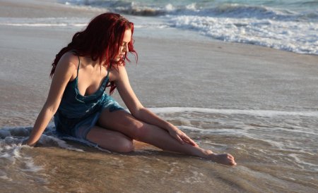 Рыжие девушки на пляже