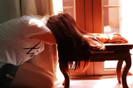 Шатенка со спины