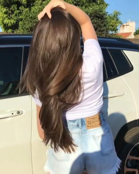 Шатенка со спины