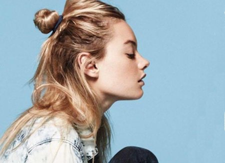 Хвост с распущенными волосами