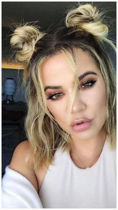 Прическа с двумя пучками