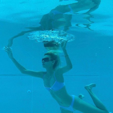 Никола пельтц под водой