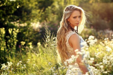 Девушка блондинка красивая