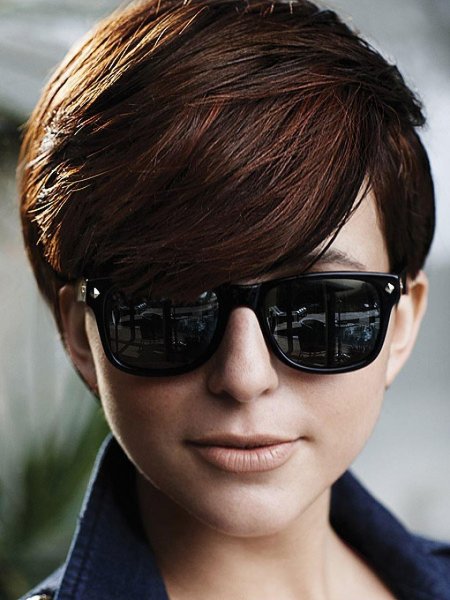 Стрижки для женщин в очках