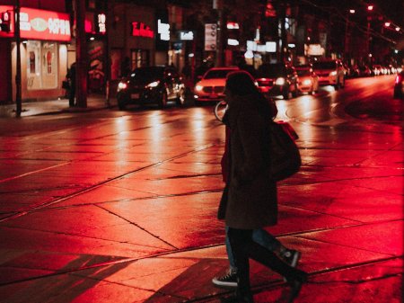 Человек на ночной улице