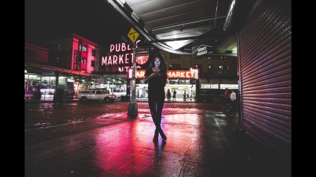 Город неон девушка