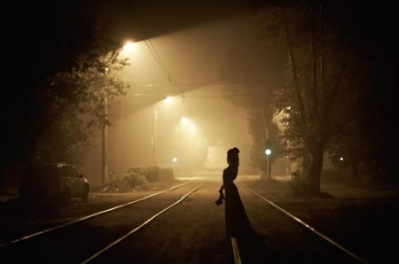 Человек ночью на улице