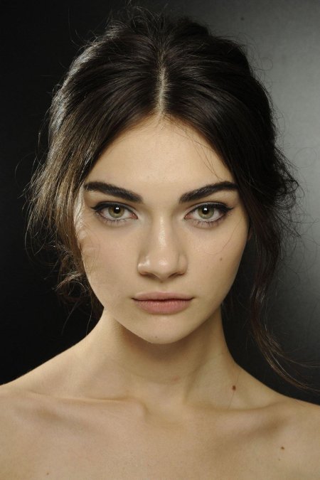 Девушки с европейскими чертами лица