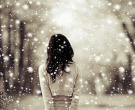 Девушка спиной зима