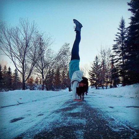 Шпагат на снегу