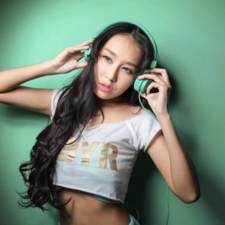 Девушки азиатки диджей