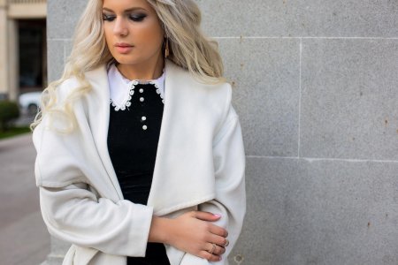 Стильная блондинка