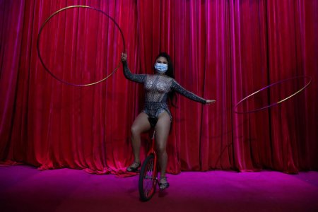 Обнажение в цирке