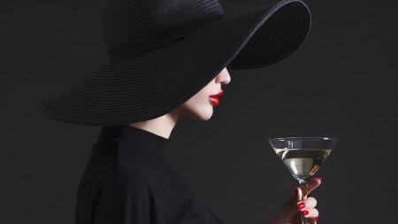 Девушка в шляпе