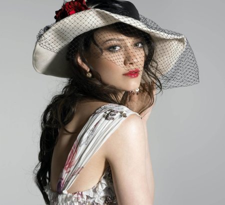 Девушка в шляпе