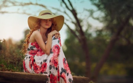 Девушка в шляпе