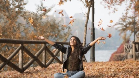 Девушка осенью