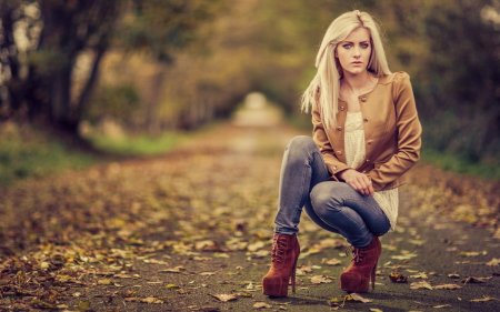 Красивая блондинка