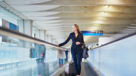 Деловой человек в аэропорту