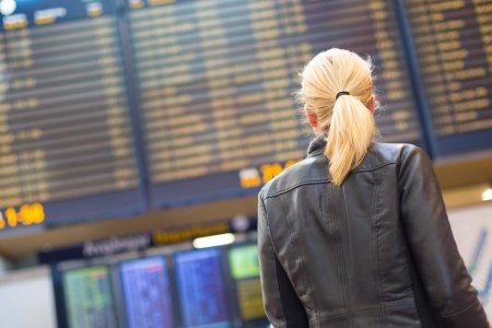 Девушка в аэропорту