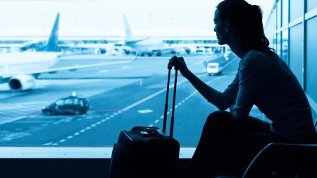 Женщина в аэропорту
