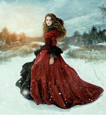 Девушка в старинном платье