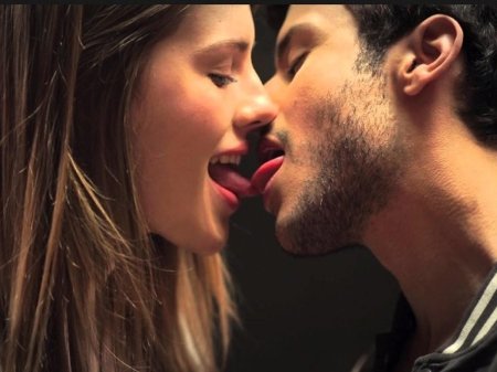 Поцелуй с язычком