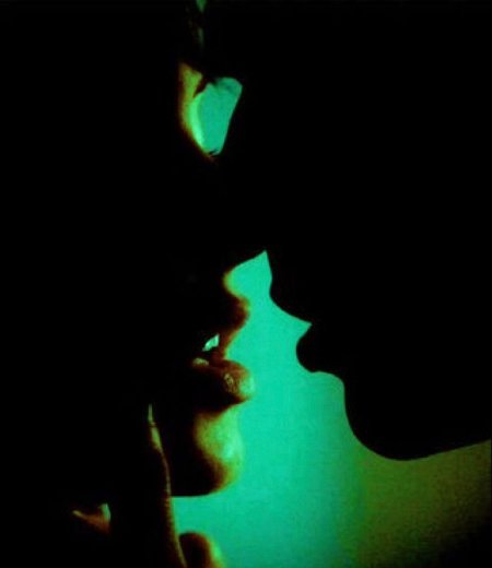 Поцелуи в темноте