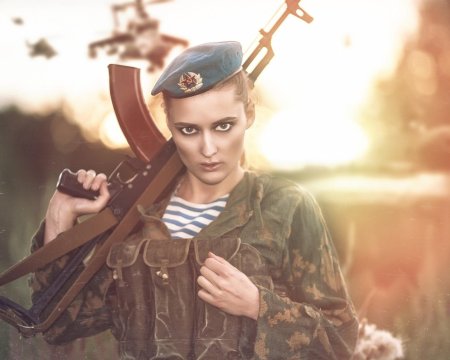 Девушка в военной форме