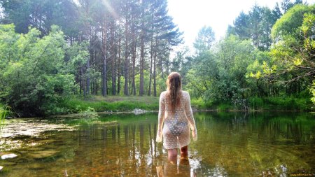 Девки в озере