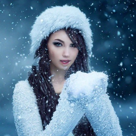 Красивая девушка зима