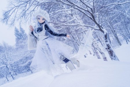 Кукла снежная девочка