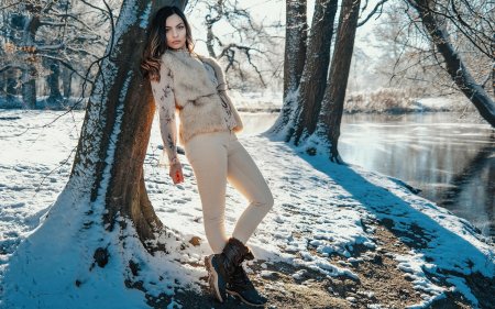 Красивые девушки в зимней одежде