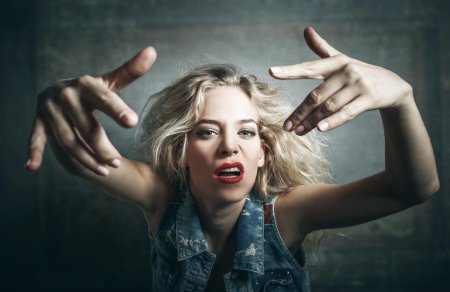 Эмоции девушек