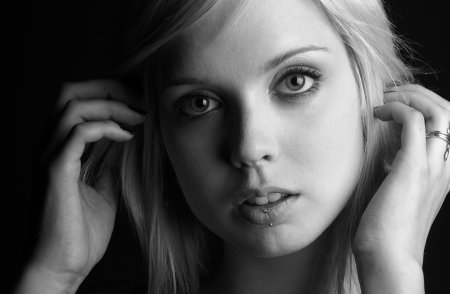 Красивые девушки с пирсингом