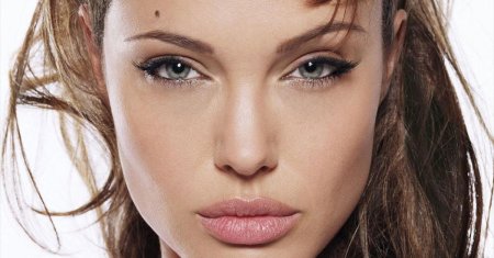 Анджелина джоли