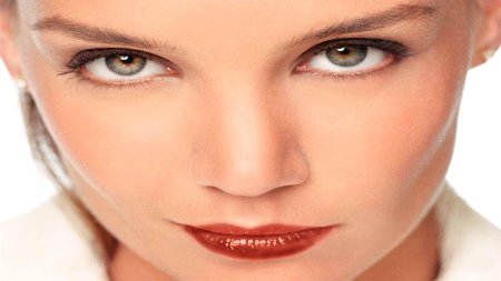 Раскосые глаза анджелина джоли