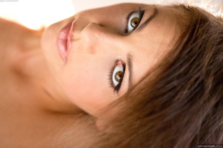 Красивые девушки крупным планом