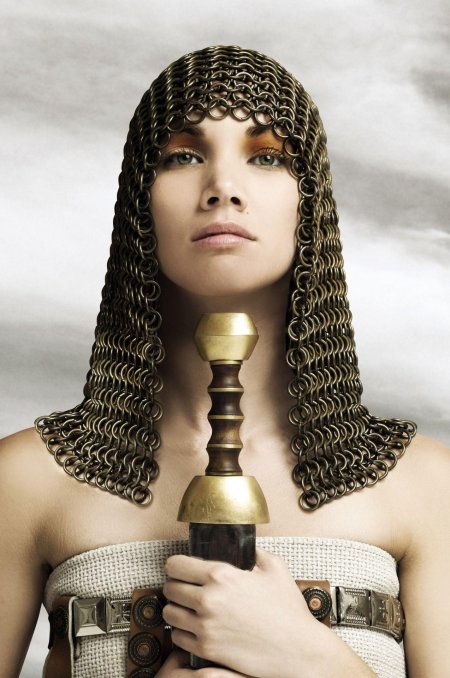 Девушка в кольчуге