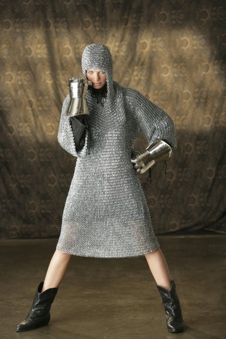 Девушка в кольчуге