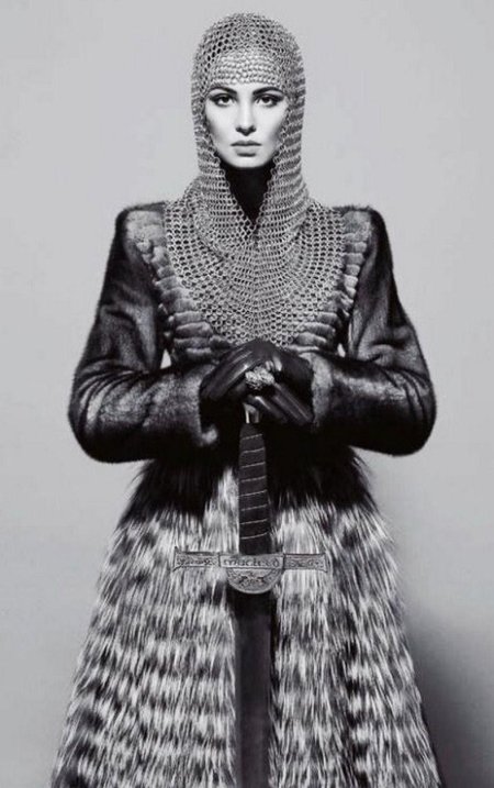 Женщина в кольчуге