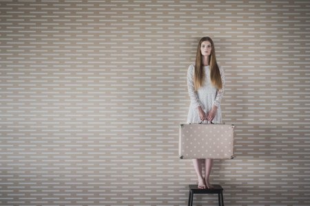 Девушка у стены