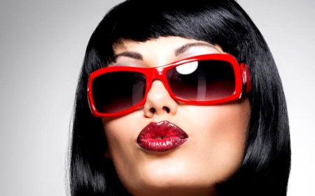 Девушка в очках