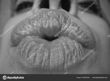 Губы сексуальные